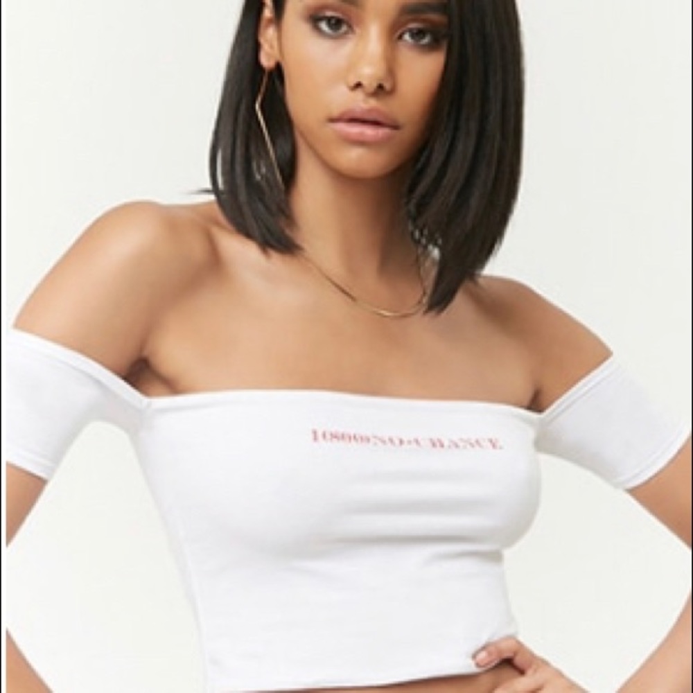 Off-shoulder graphic crop top
